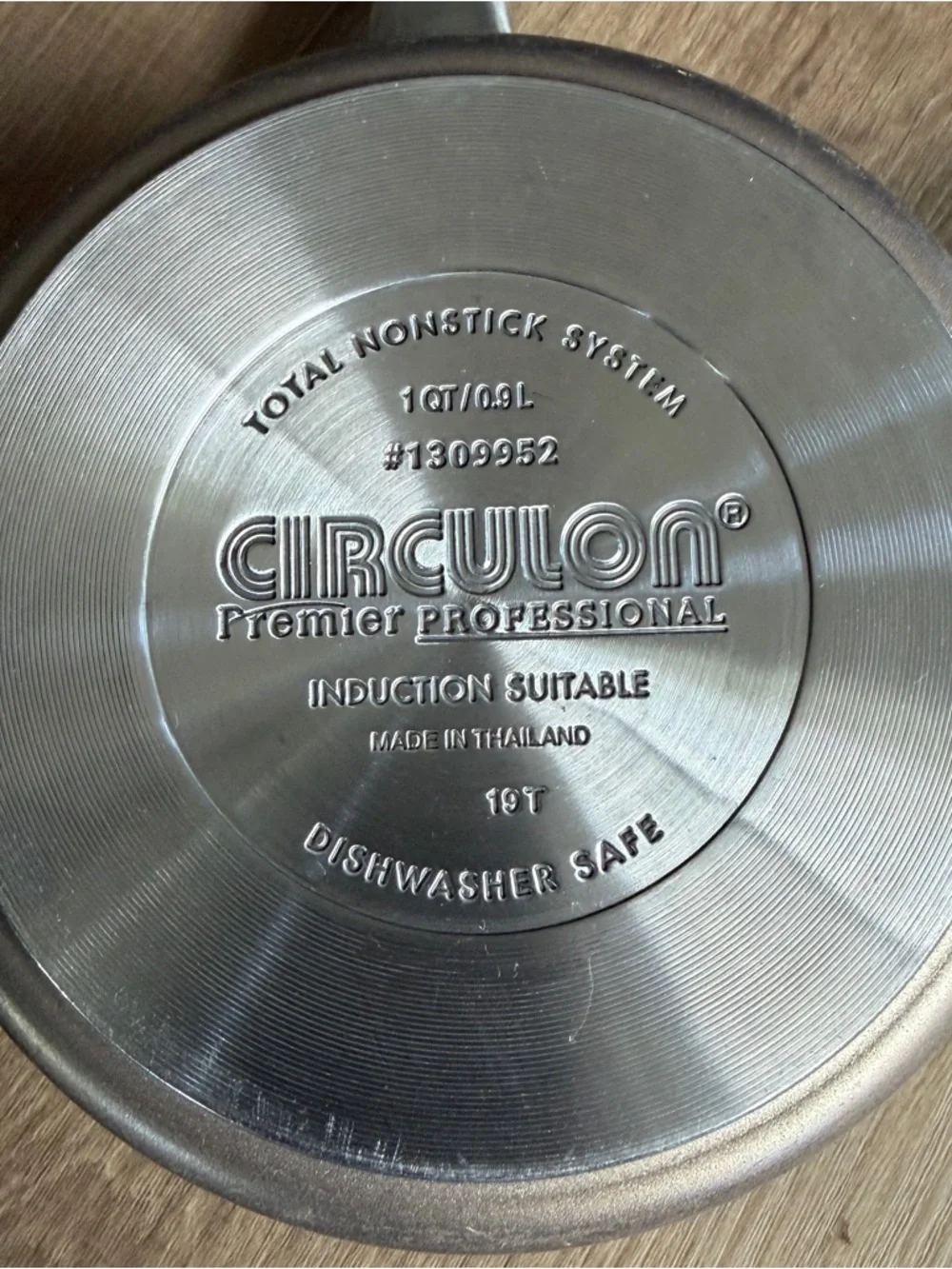 Circulon Nonstick 1Qt Sauce Pan/Lid  19T Non Stick 1309952 Premier Professional‎